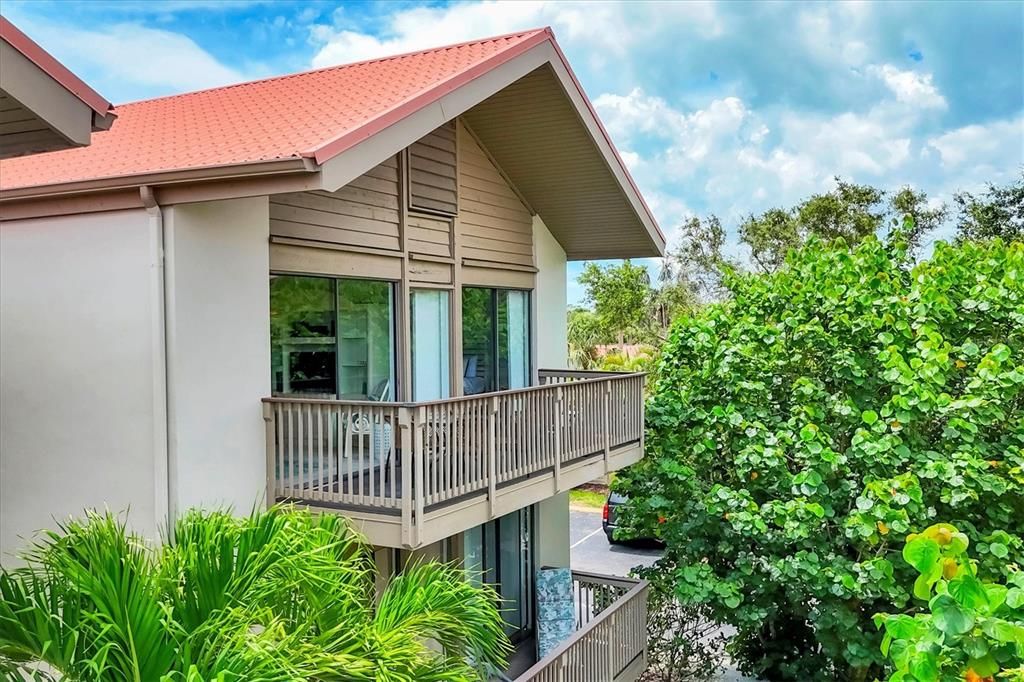 合同活跃: $690,000 (2 贝兹, 2 浴室, 1352 平方英尺)