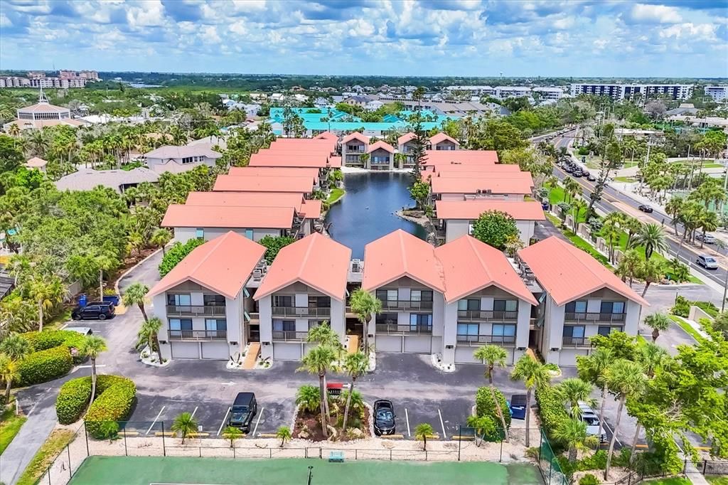 合同活跃: $690,000 (2 贝兹, 2 浴室, 1352 平方英尺)