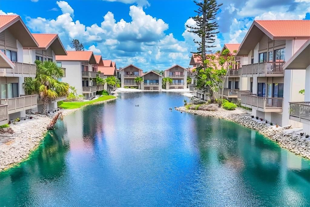 合同活跃: $690,000 (2 贝兹, 2 浴室, 1352 平方英尺)