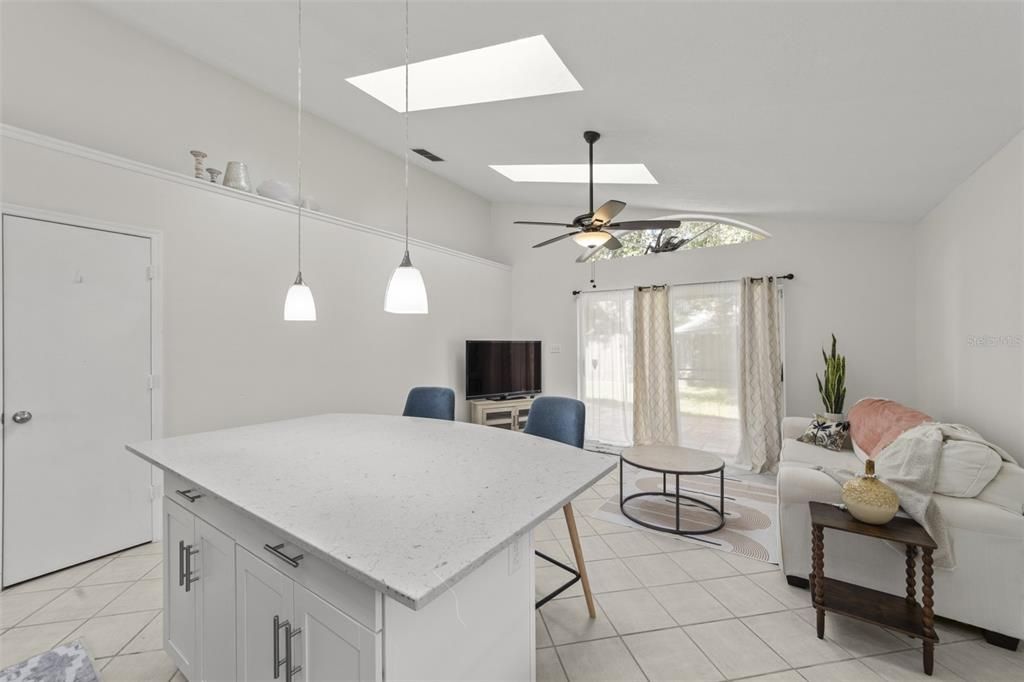 待售: $389,900 (3 贝兹, 2 浴室, 1455 平方英尺)