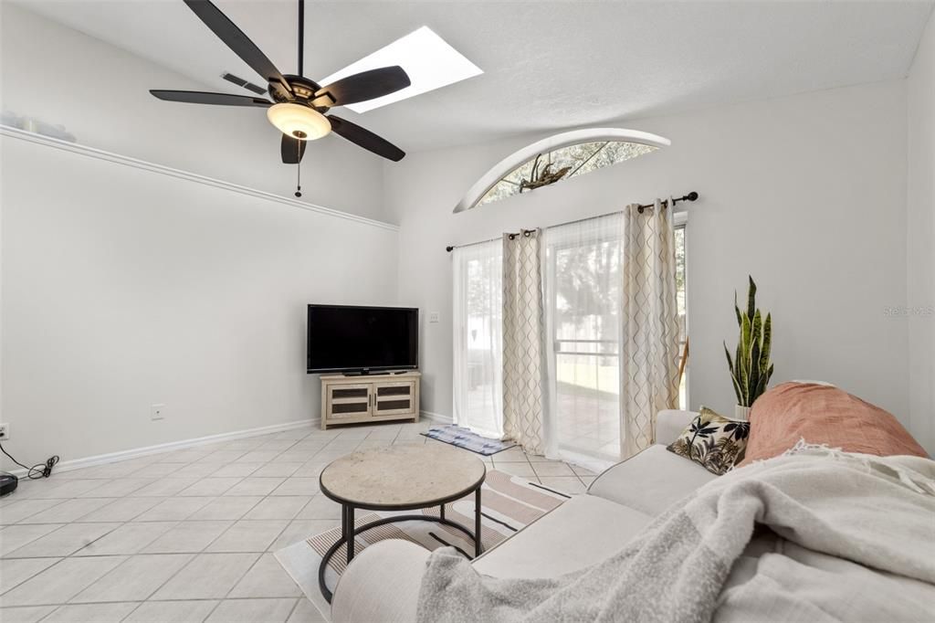 待售: $389,900 (3 贝兹, 2 浴室, 1455 平方英尺)