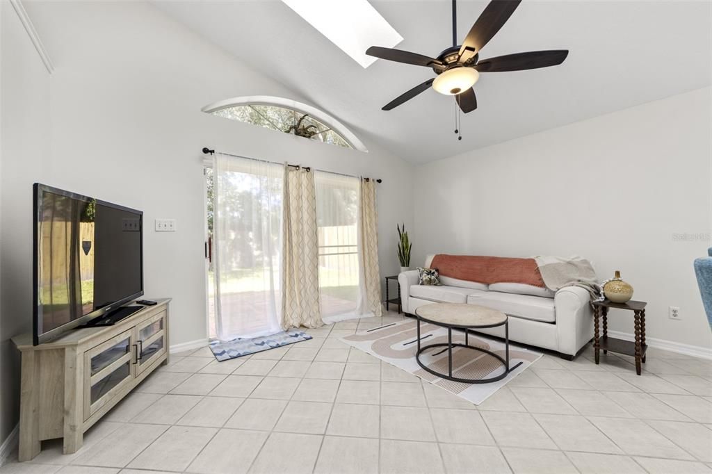 待售: $389,900 (3 贝兹, 2 浴室, 1455 平方英尺)