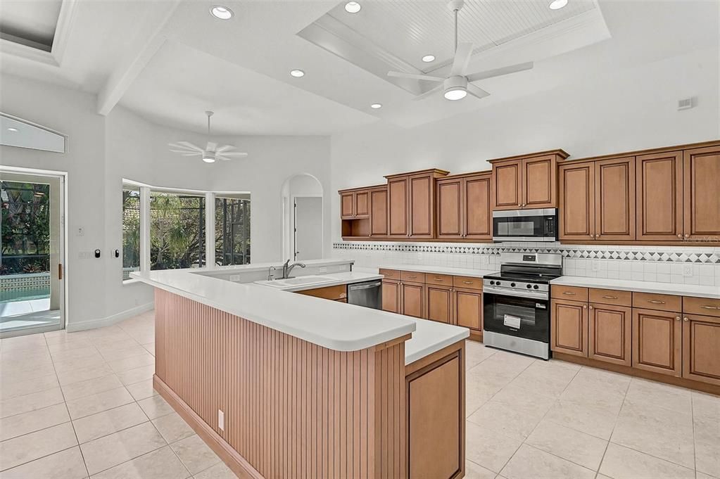 На продажу: $879,000 (3 спален, 3 ванн, 2622 Квадратных фут)