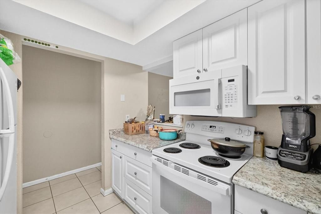 На продажу: $165,000 (2 спален, 1 ванн, 794 Квадратных фут)