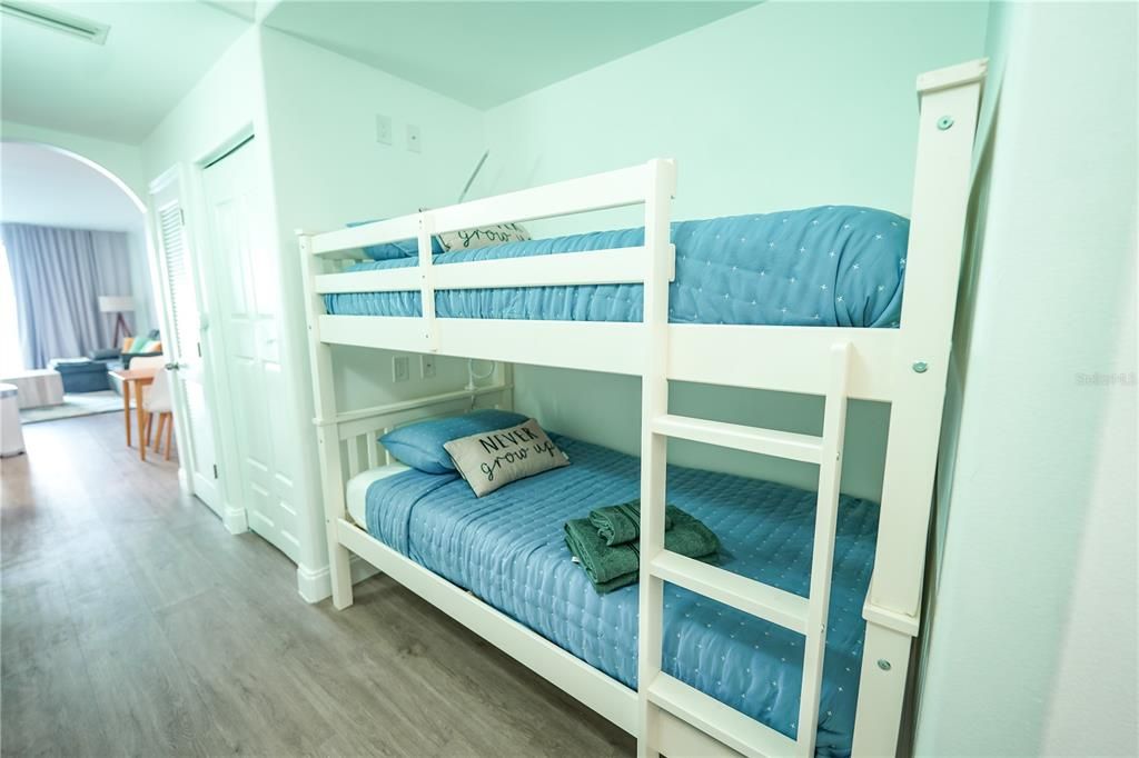 На продажу: $245,000 (1 спален, 2 ванн, 798 Квадратных фут)