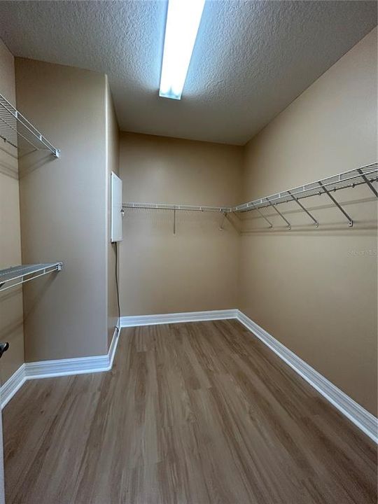 合同活跃: $2,800 (3 贝兹, 2 浴室, 2357 平方英尺)