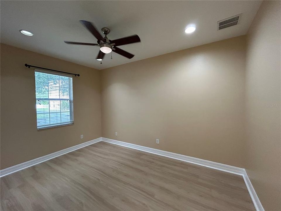 合同活跃: $2,800 (3 贝兹, 2 浴室, 2357 平方英尺)