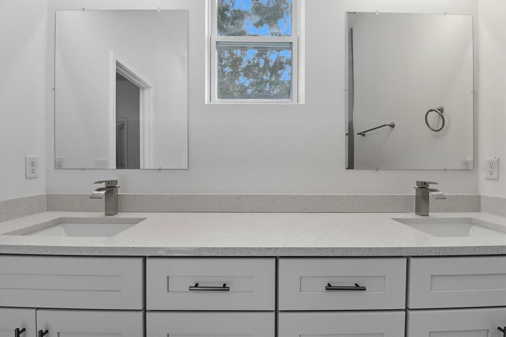 For Sale: $326,000 (3 beds, 2 baths, 1660 Square Feet)