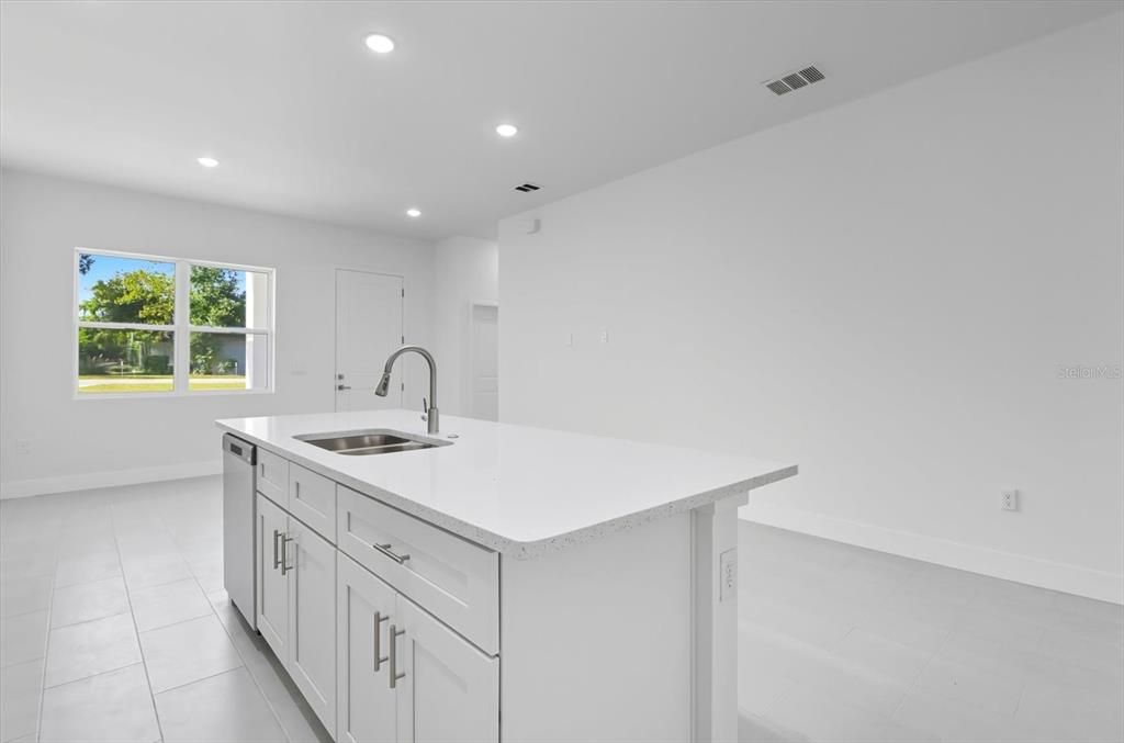 For Sale: $326,000 (3 beds, 2 baths, 1660 Square Feet)