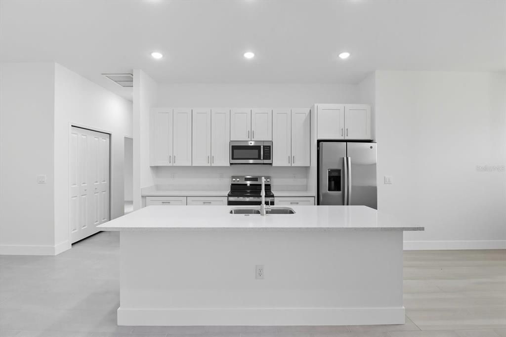 For Sale: $326,000 (3 beds, 2 baths, 1660 Square Feet)