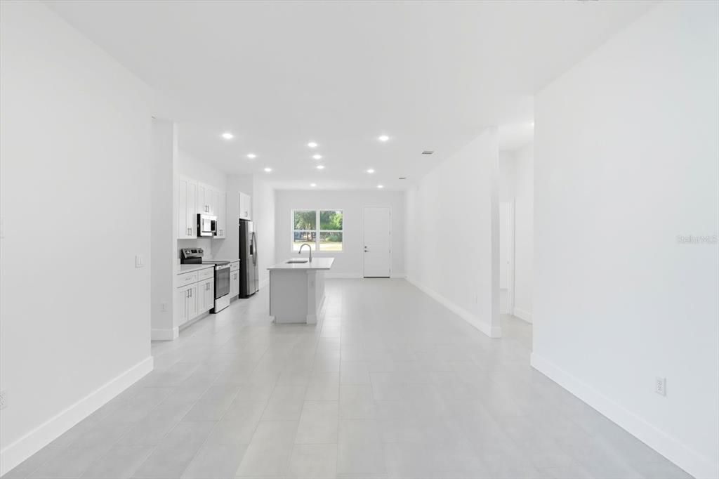 For Sale: $326,000 (3 beds, 2 baths, 1660 Square Feet)