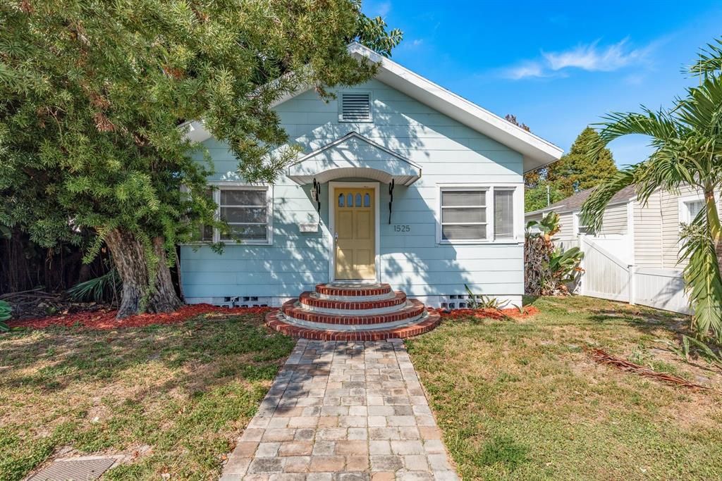 Recently Sold: $250,000 (3 beds, 1 baths, 960 Square Feet)