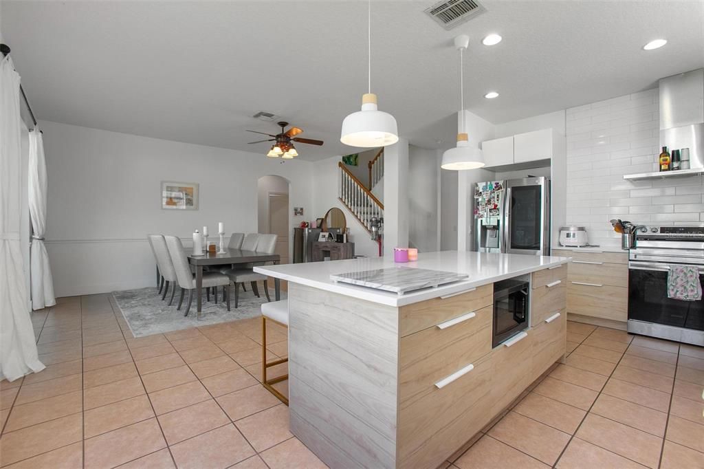 Activo con contrato: $524,900 (4 camas, 3 baños, 2682 Pies cuadrados)