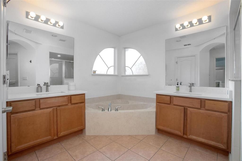 Activo con contrato: $524,900 (4 camas, 3 baños, 2682 Pies cuadrados)