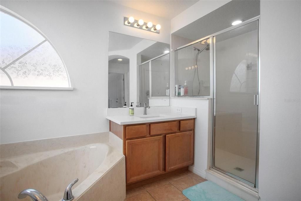 Activo con contrato: $524,900 (4 camas, 3 baños, 2682 Pies cuadrados)