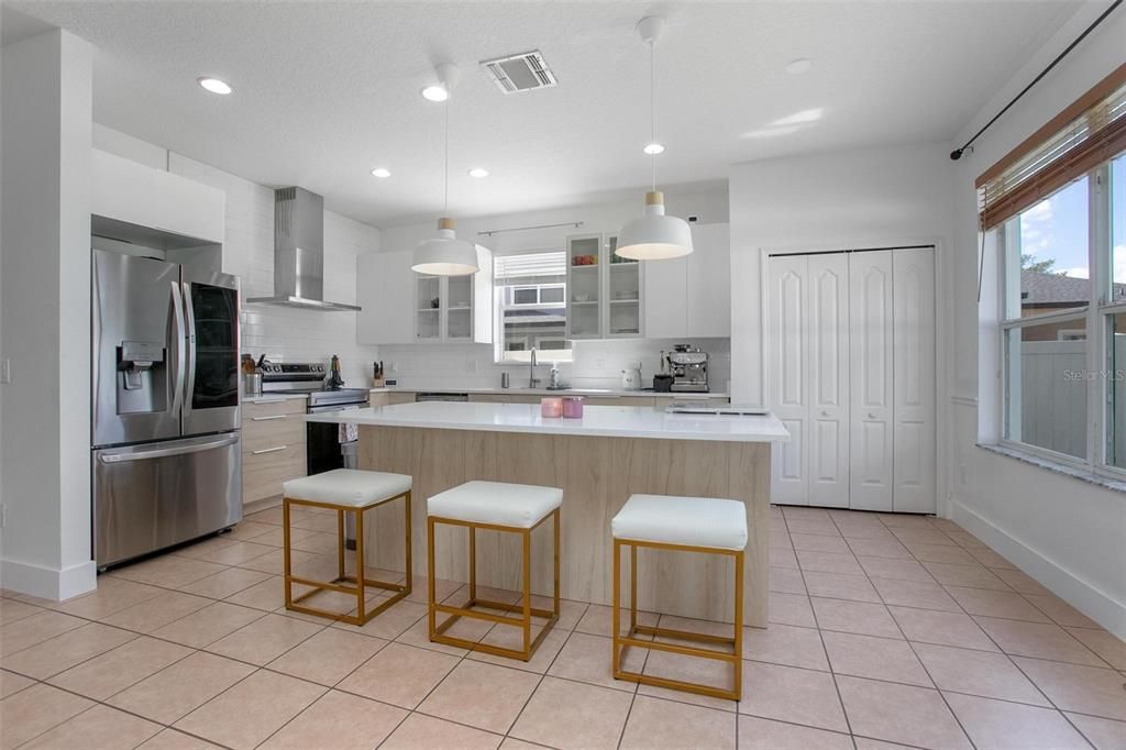 Activo con contrato: $524,900 (4 camas, 3 baños, 2682 Pies cuadrados)