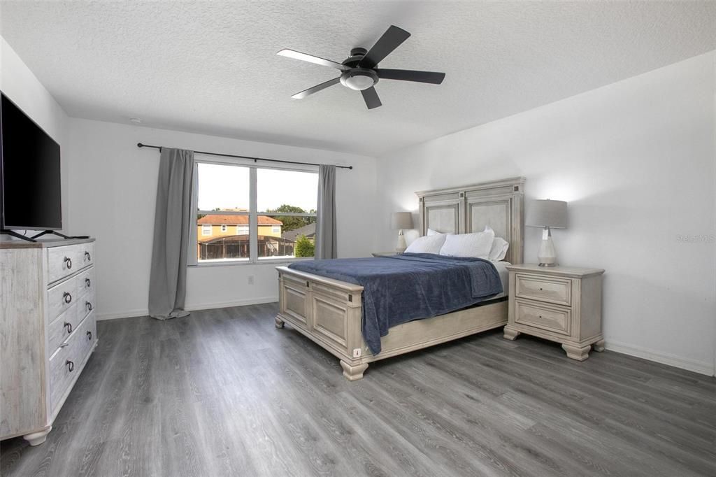 Activo con contrato: $524,900 (4 camas, 3 baños, 2682 Pies cuadrados)