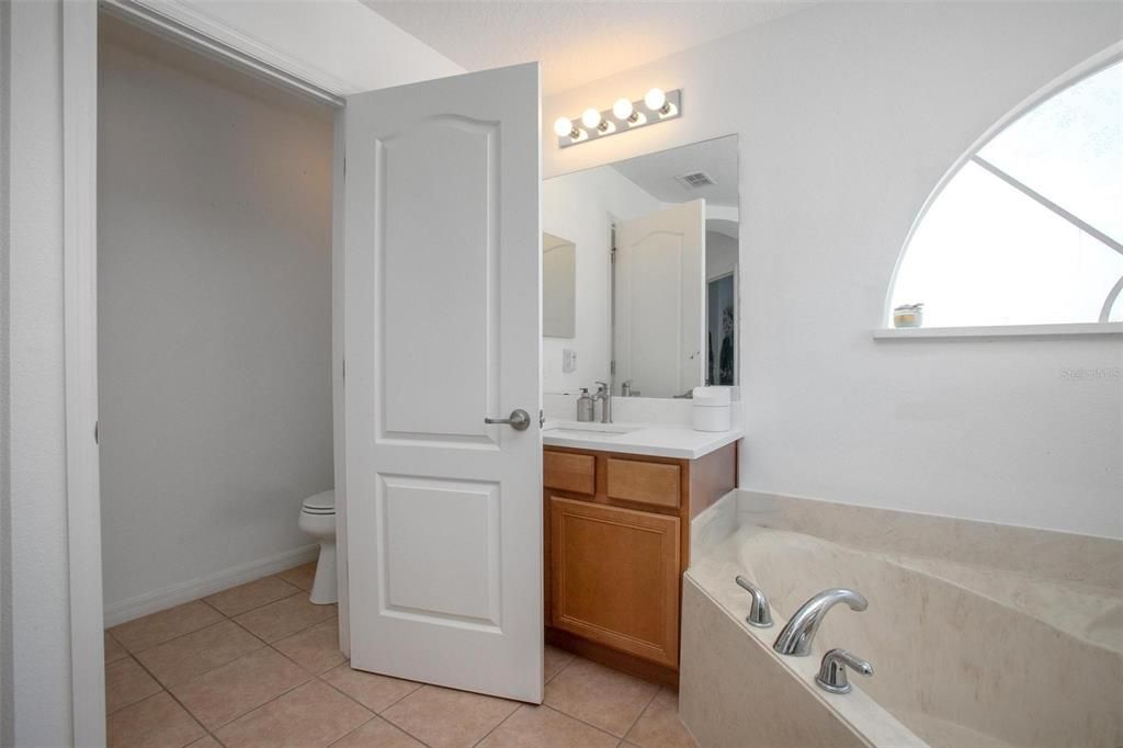 Activo con contrato: $524,900 (4 camas, 3 baños, 2682 Pies cuadrados)