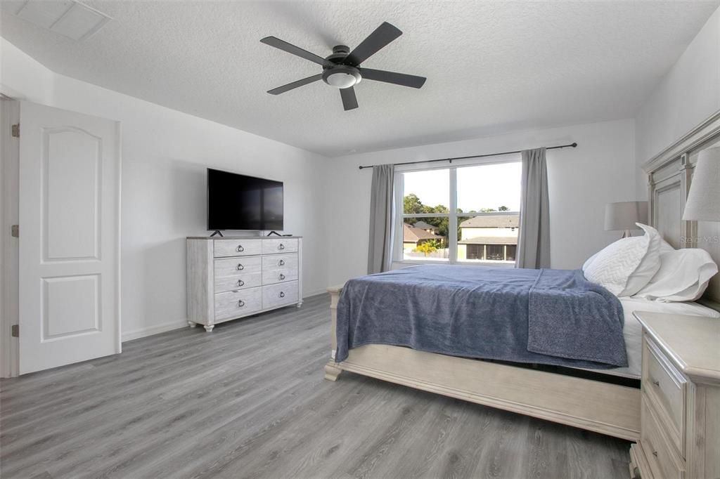 Activo con contrato: $524,900 (4 camas, 3 baños, 2682 Pies cuadrados)