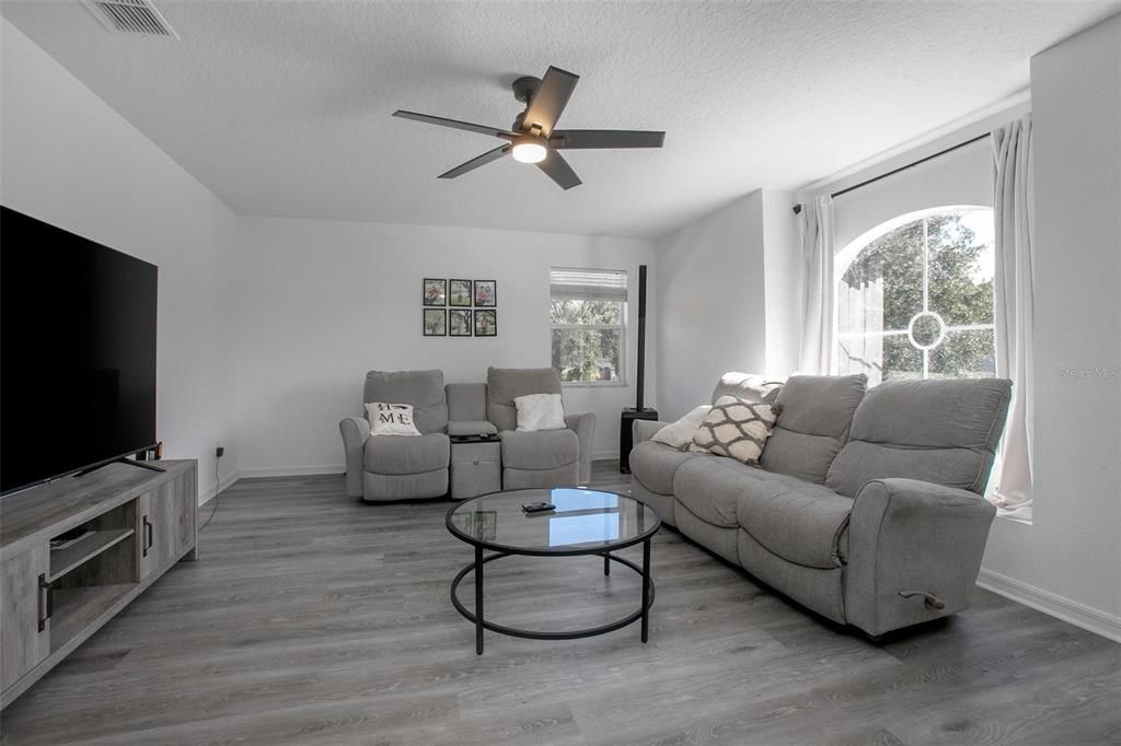 Activo con contrato: $524,900 (4 camas, 3 baños, 2682 Pies cuadrados)