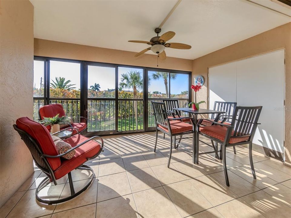 For Sale: $285,000 (2 beds, 2 baths, 1394 Square Feet)