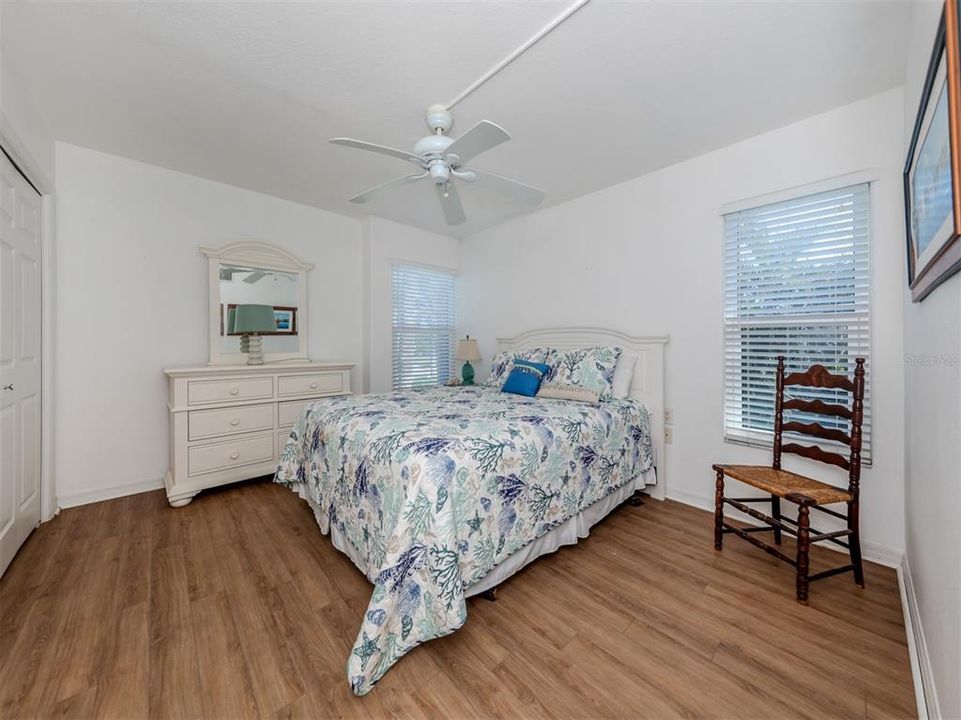 For Sale: $285,000 (2 beds, 2 baths, 1394 Square Feet)