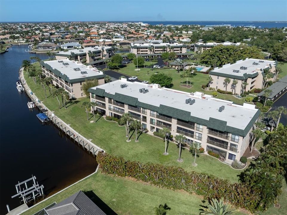 For Sale: $285,000 (2 beds, 2 baths, 1394 Square Feet)