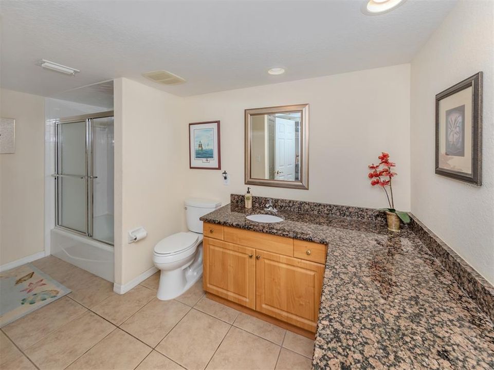 For Sale: $285,000 (2 beds, 2 baths, 1394 Square Feet)
