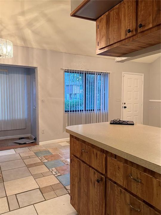 For Rent: $1,700 (2 beds, 2 baths, 1404 Square Feet)