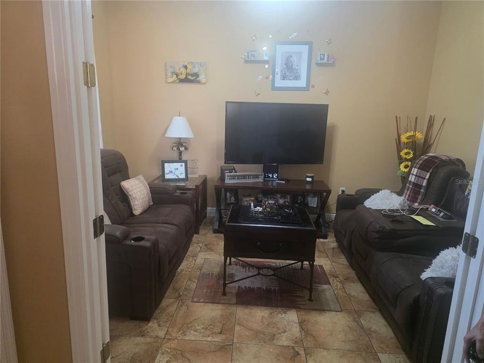 For Sale: $323,500 (2 beds, 2 baths, 1548 Square Feet)