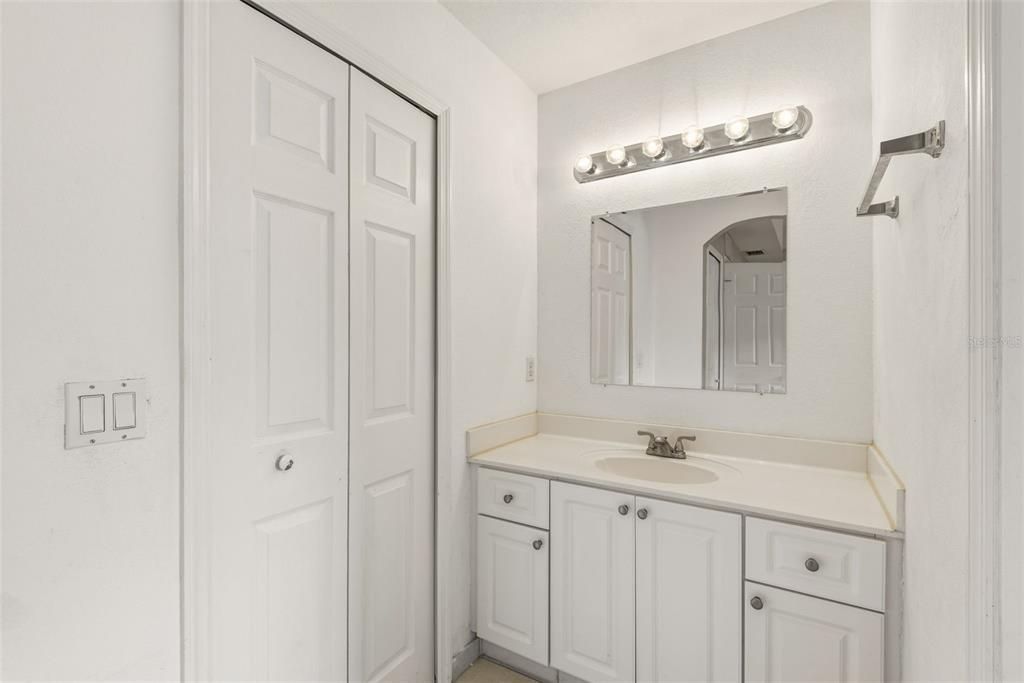 На продажу: $374,900 (3 спален, 2 ванн, 1705 Квадратных фут)