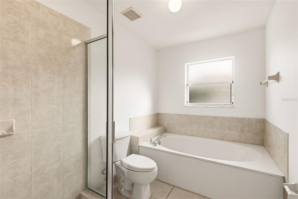 На продажу: $374,900 (3 спален, 2 ванн, 1705 Квадратных фут)