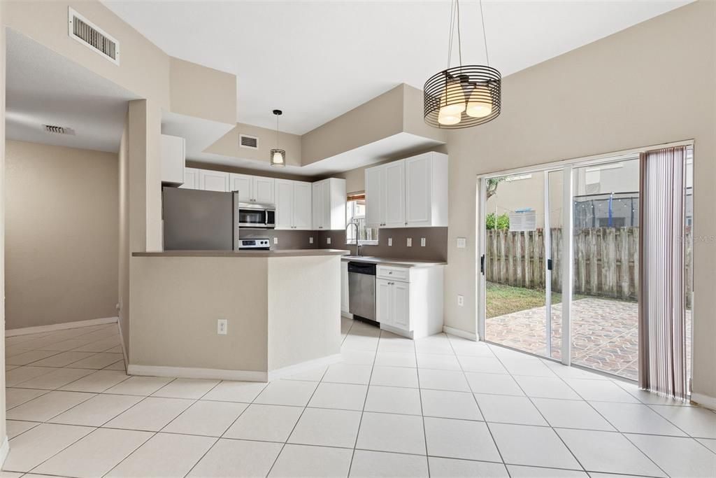 На продажу: $374,900 (3 спален, 2 ванн, 1705 Квадратных фут)