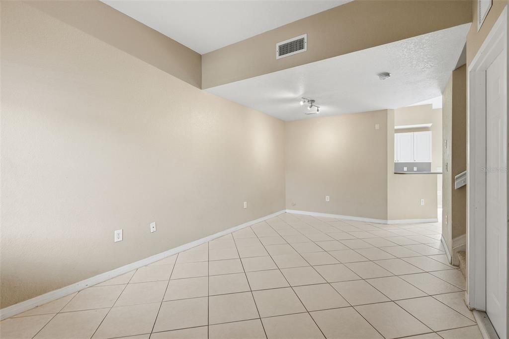 На продажу: $374,900 (3 спален, 2 ванн, 1705 Квадратных фут)