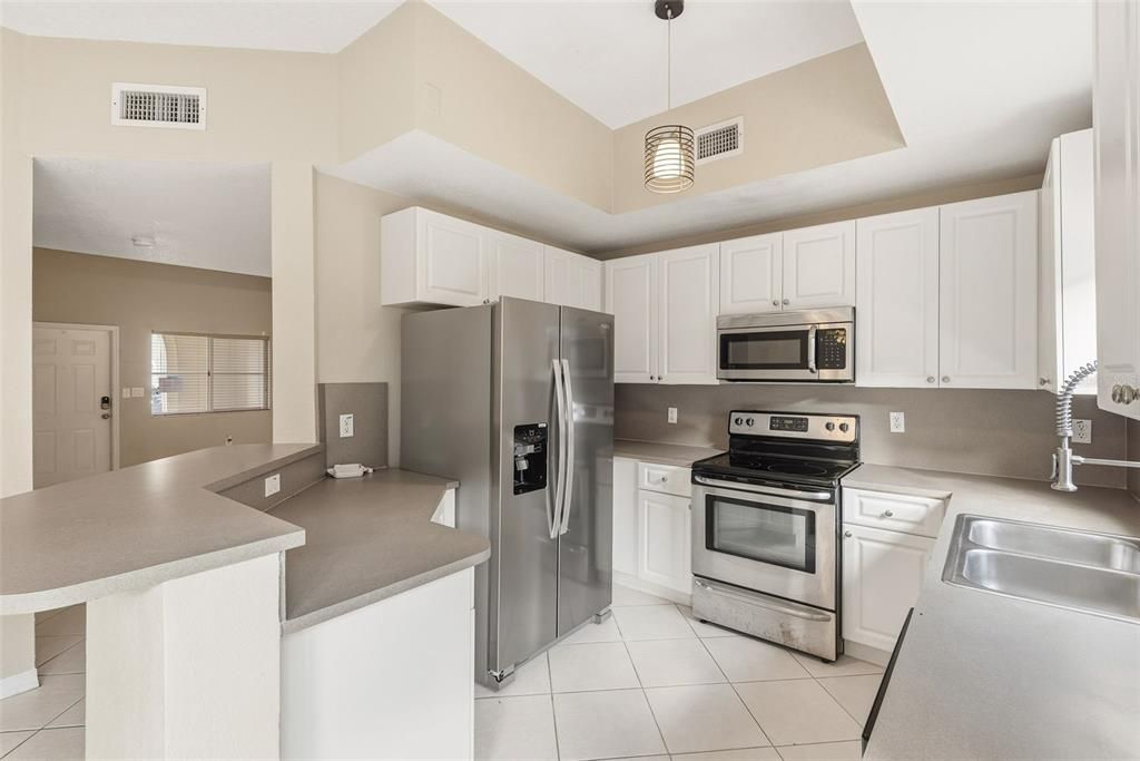 На продажу: $374,900 (3 спален, 2 ванн, 1705 Квадратных фут)