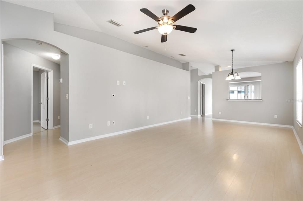 На продажу: $299,900 (3 спален, 2 ванн, 1294 Квадратных фут)