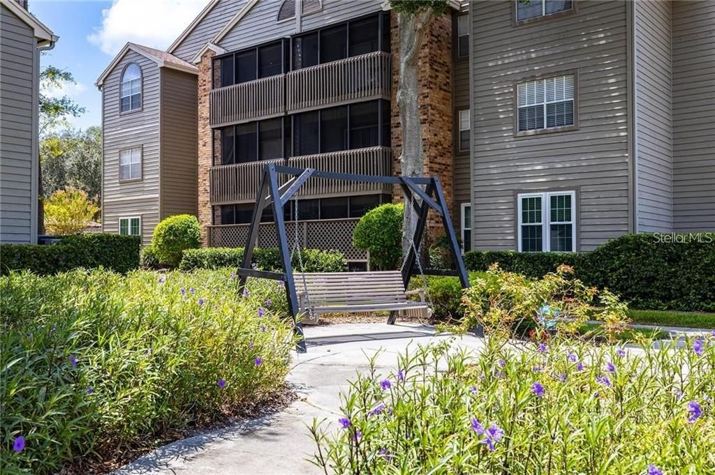 For Rent: $1,900 (3 beds, 2 baths, 1100 Square Feet)