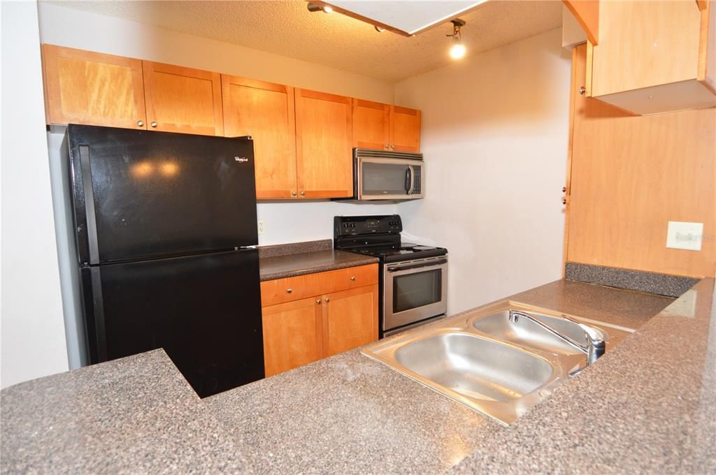 For Rent: $1,900 (3 beds, 2 baths, 1100 Square Feet)