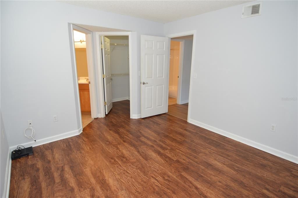 For Rent: $1,900 (3 beds, 2 baths, 1100 Square Feet)