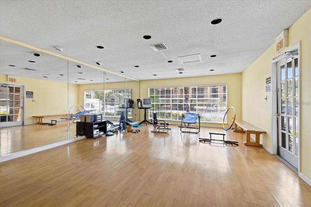 For Rent: $1,900 (3 beds, 2 baths, 1100 Square Feet)