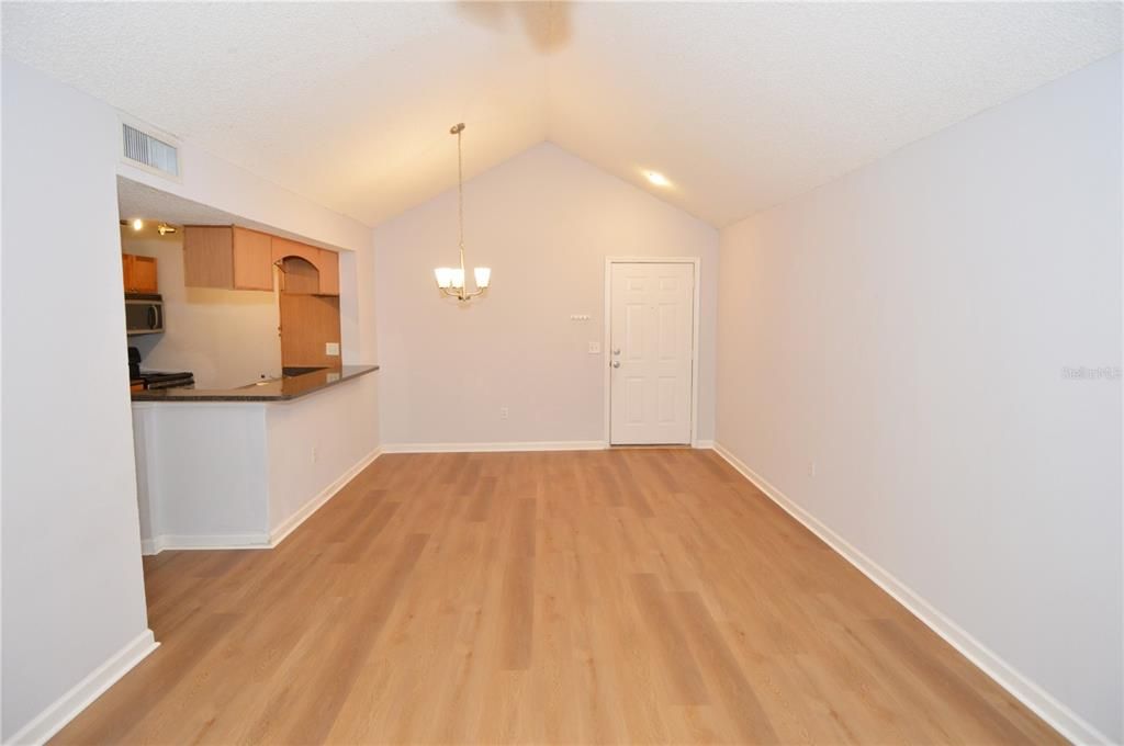 For Rent: $1,900 (3 beds, 2 baths, 1100 Square Feet)