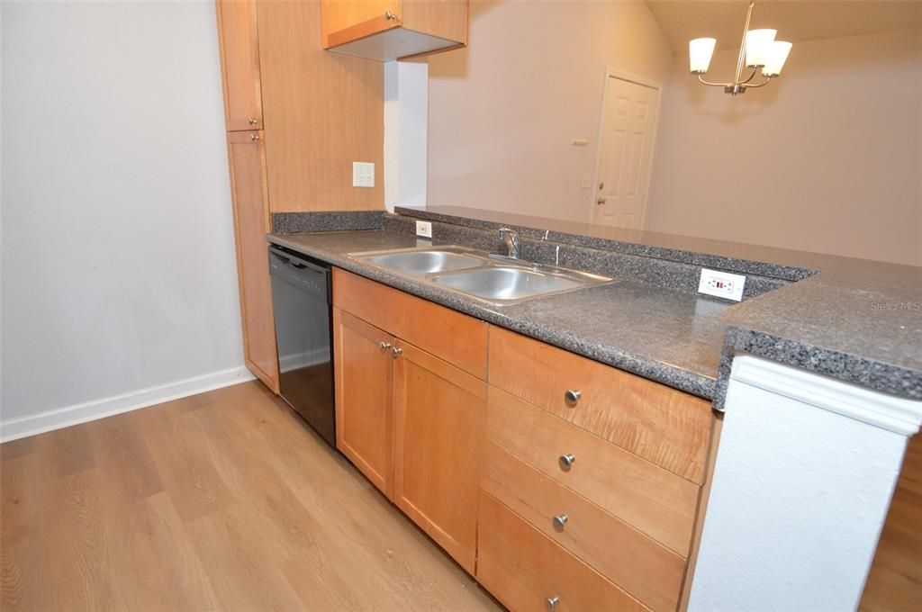 For Rent: $1,900 (3 beds, 2 baths, 1100 Square Feet)