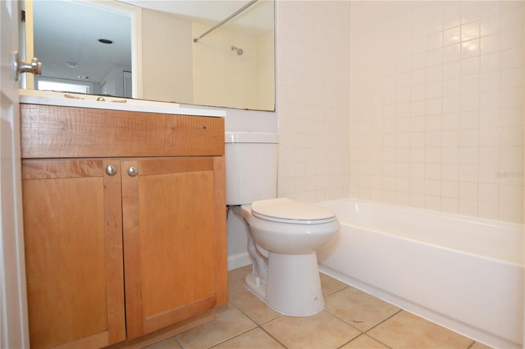 For Rent: $1,900 (3 beds, 2 baths, 1100 Square Feet)