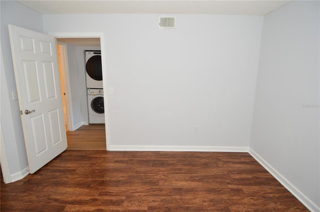 For Rent: $1,900 (3 beds, 2 baths, 1100 Square Feet)