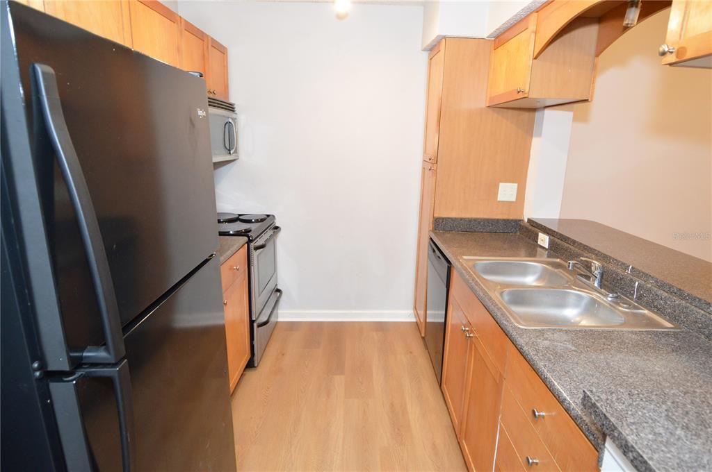 For Rent: $1,900 (3 beds, 2 baths, 1100 Square Feet)