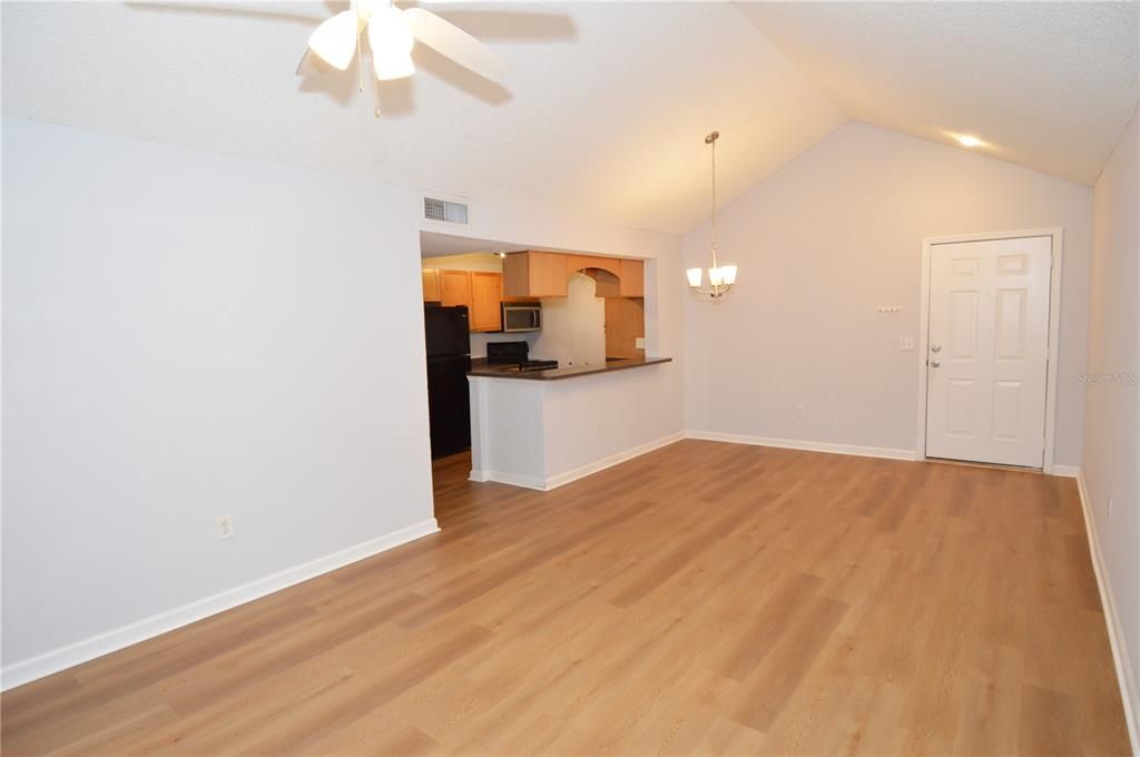 For Rent: $1,900 (3 beds, 2 baths, 1100 Square Feet)