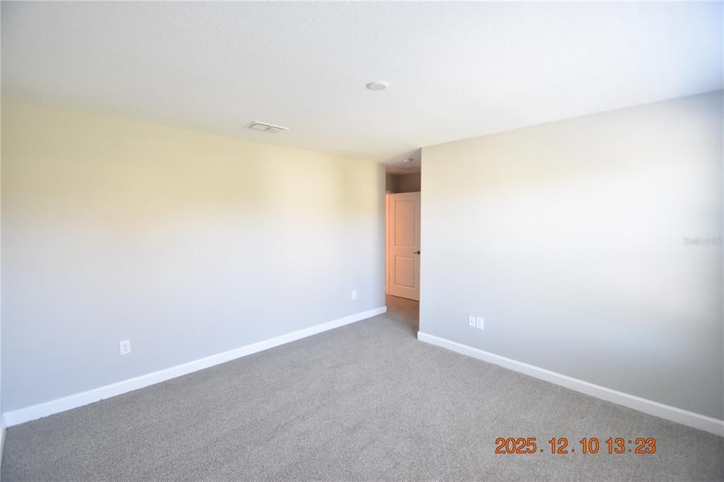 For Rent: $3,195 (5 beds, 3 baths, 3834 Square Feet)