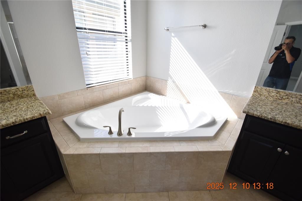 For Rent: $3,195 (5 beds, 3 baths, 3834 Square Feet)