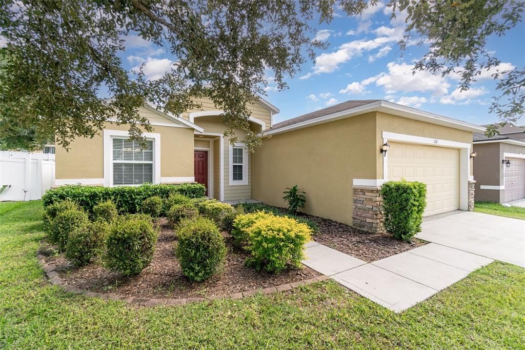 合同活跃: $289,900 (3 贝兹, 2 浴室, 1526 平方英尺)