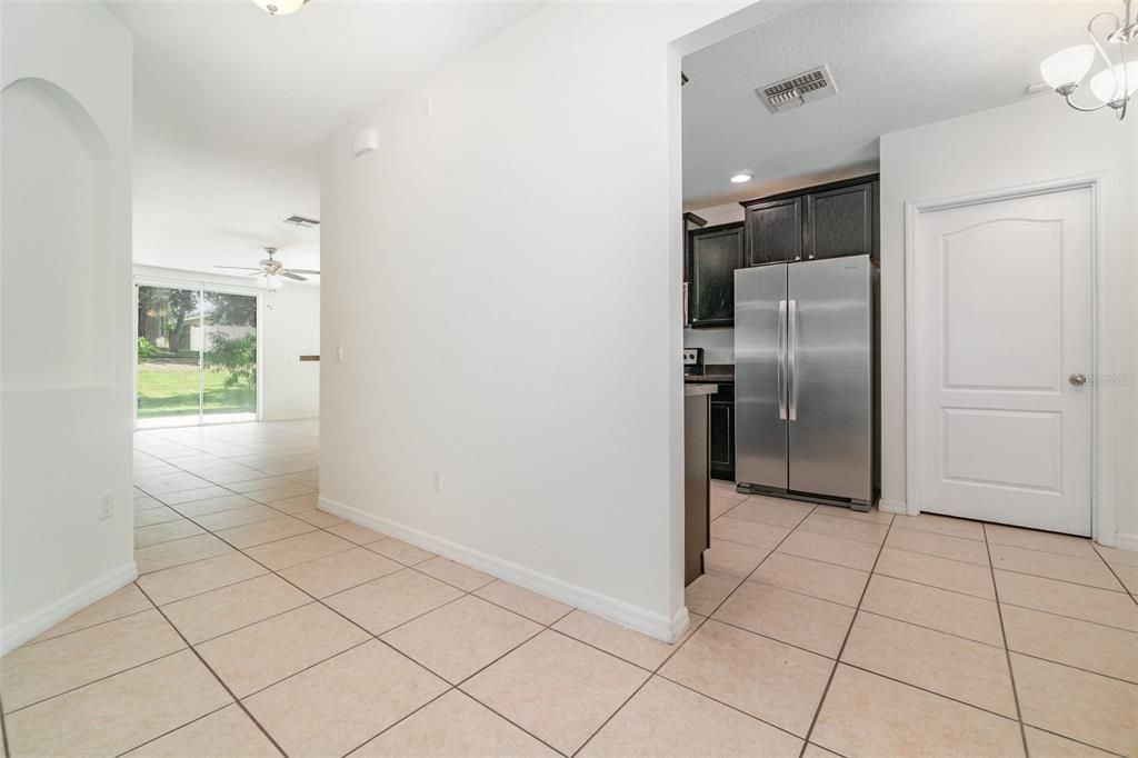 合同活跃: $289,900 (3 贝兹, 2 浴室, 1526 平方英尺)